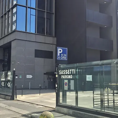 Appartamento Bilocale Moderno Isola-garibaldi, 4 Posti, Wifi Veloce, Metro A 2 Minuti