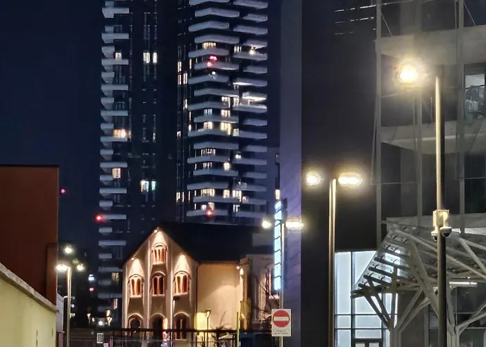 Bilocale Moderno Isola-garibaldi, 4 Posti, Wifi Veloce, Metro A 2 Minuti